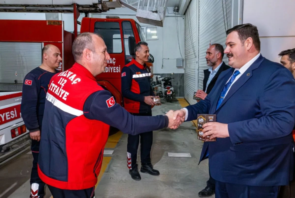 M&uuml;barek gecede g&ouml;n&uuml;llere dokundular