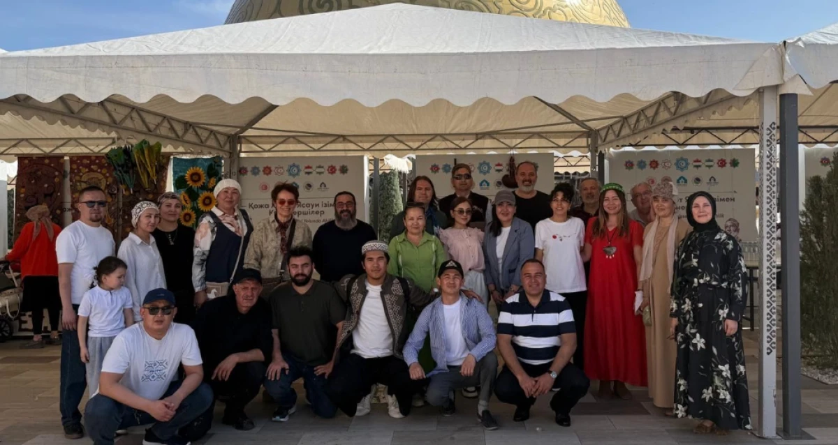 Prof. Dr. Gen&ccedil; "Yesevi Yolunda Ahi Evran ve Ahilik"programında K&ouml;k Boya At&ouml;lyesi yaptı