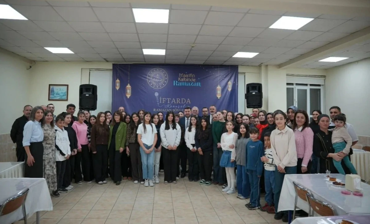 Recai Ocak, iftarda &ouml;ğrencilerle buluştu