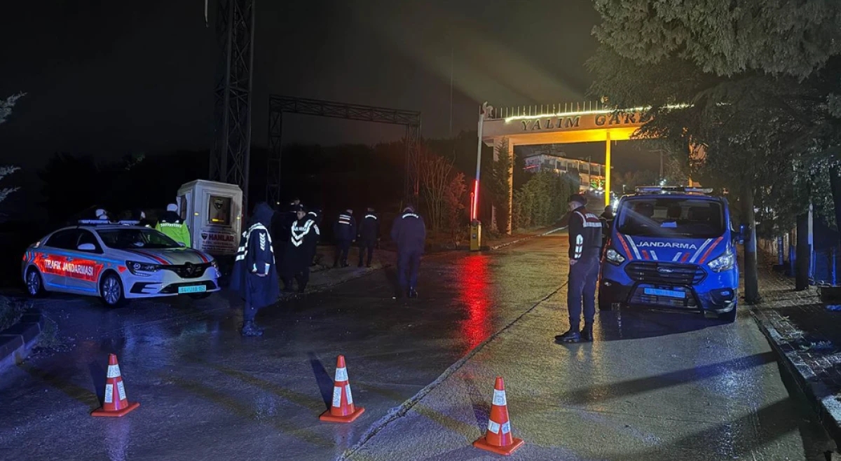 R&uuml;şvet soruşturmasında g&ouml;zaltına alınan Uşak Belediye Başkanı Yalım&rsquo;a ait şirketlerde arama