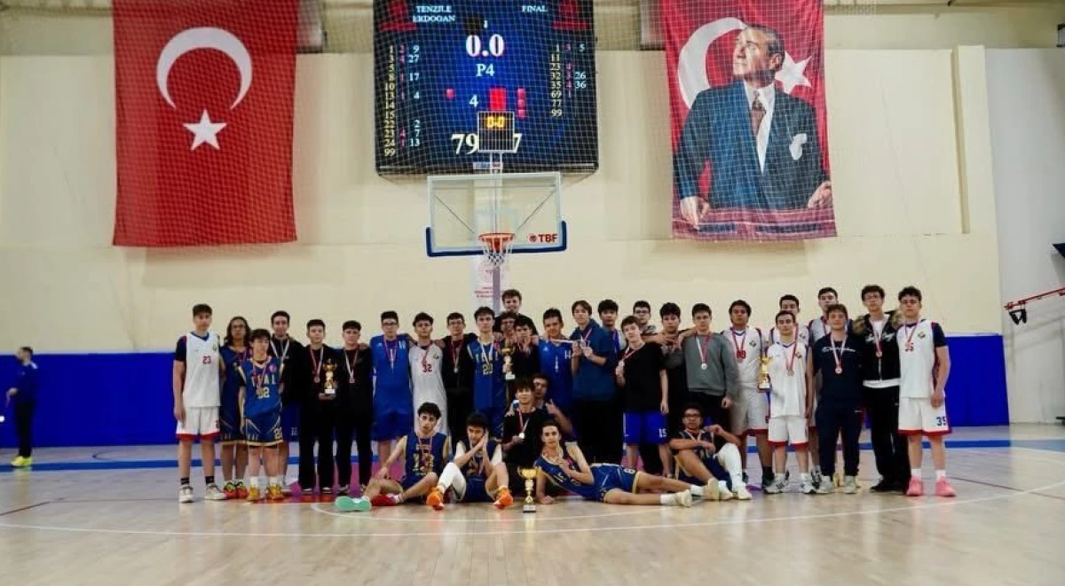 Şampiyon Tenzile Erdoğan Anadolu Lisesi