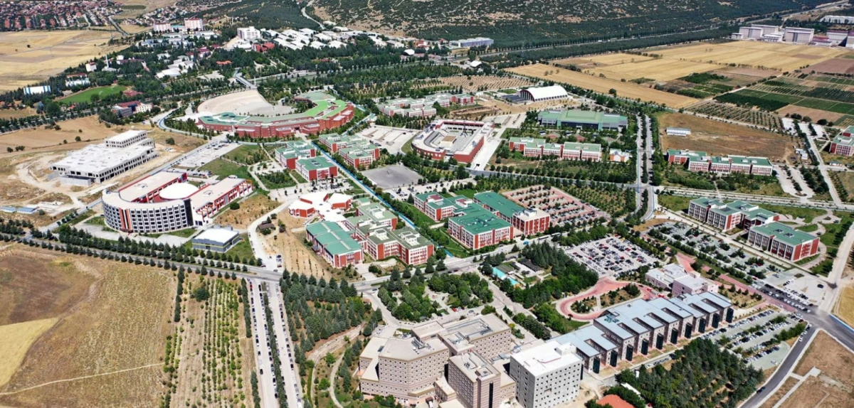 SDÜ öğrencileri Türk kadınının seçme ve seçilme hakkını anlamlı bir etkinlikle kutluyor