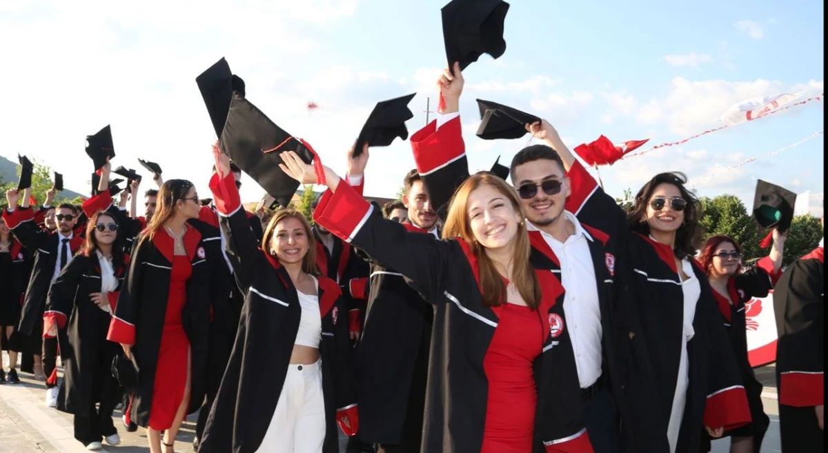 SD&Uuml;&rsquo;de mezuniyet heyecanı başlıyor