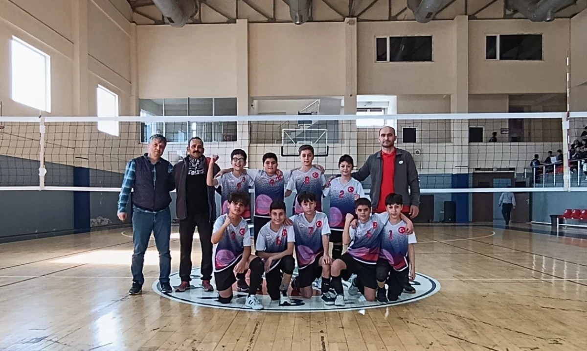 Şehit Komiser Muhsin Kiremit&ccedil;i İHO Erkek Voleybol Takımı B&ouml;lge Şampiyonu Oldu