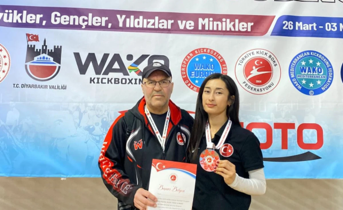 Sinem Sarıyıldız T&uuml;rkiye İkincisi Oldu