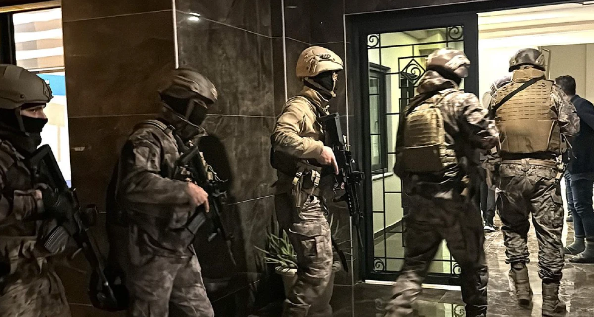 Sosyal medyadaki zehir ağına operasyon: 305 g&ouml;zaltı