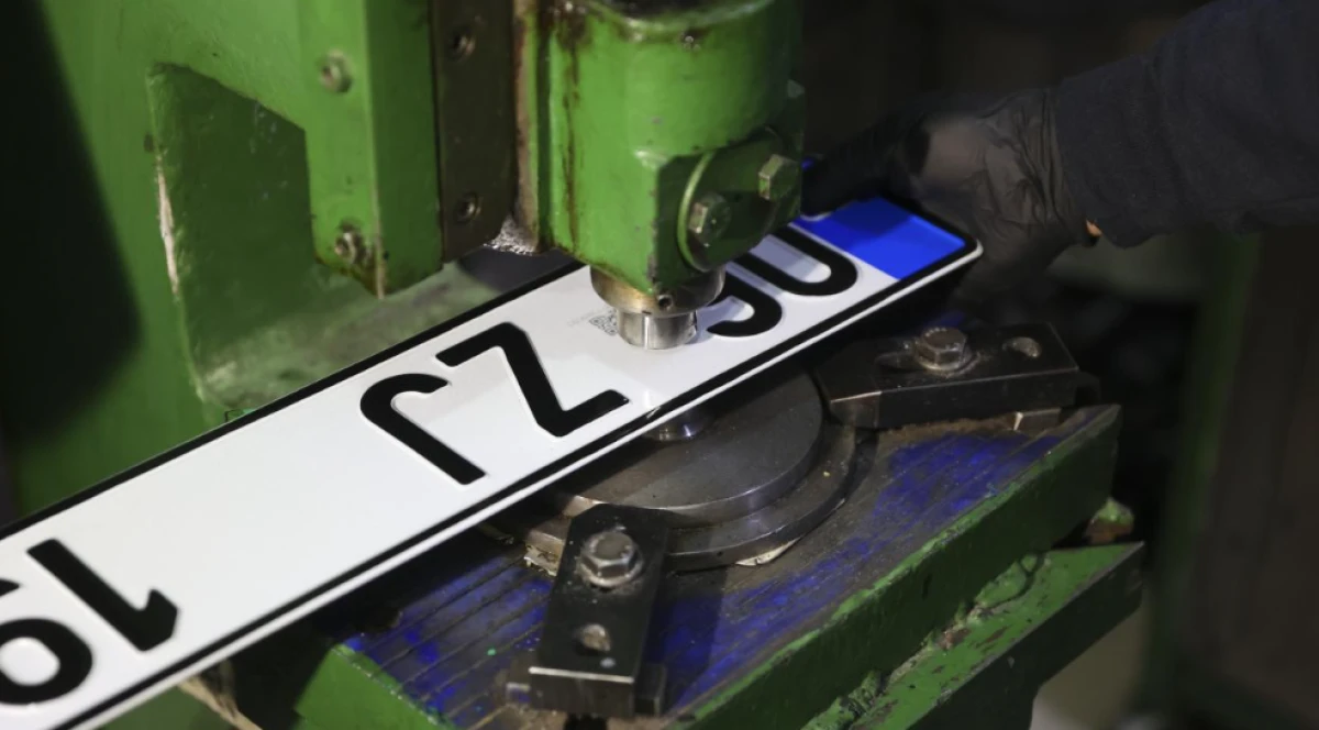 Standartlara aykırı basılan plakalar &uuml;cretsiz değiştirilecek