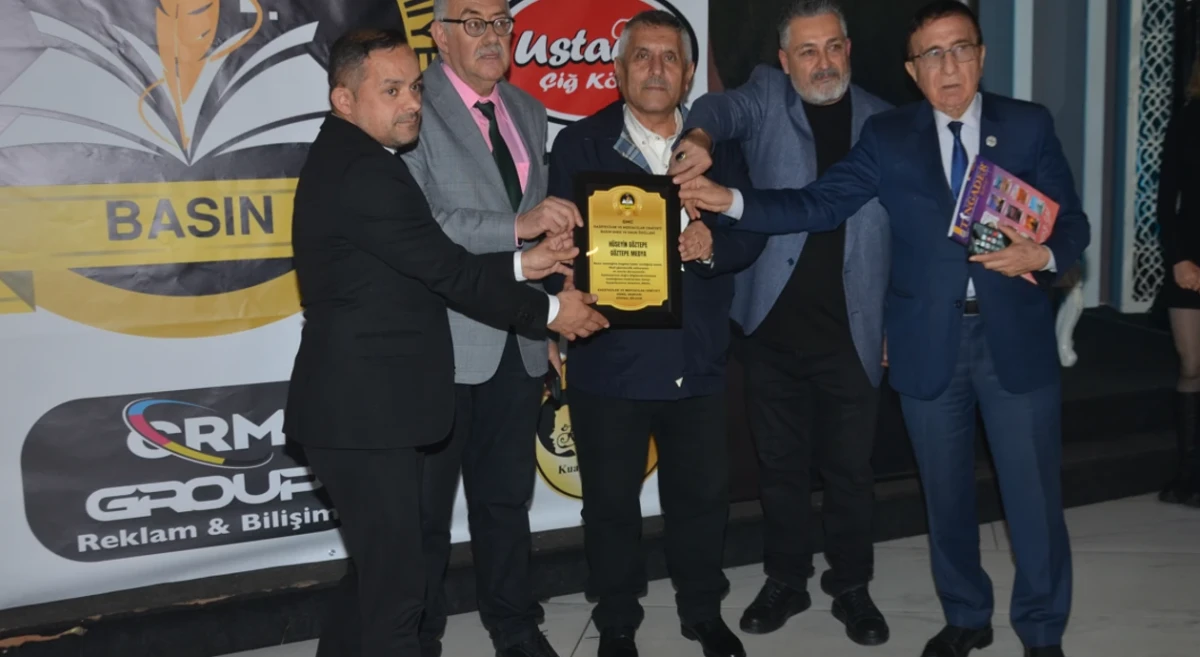 TİNGADER Başkanı &Ccedil;elik'e Basın Emek ve Onur &Ouml;d&uuml;l&uuml;