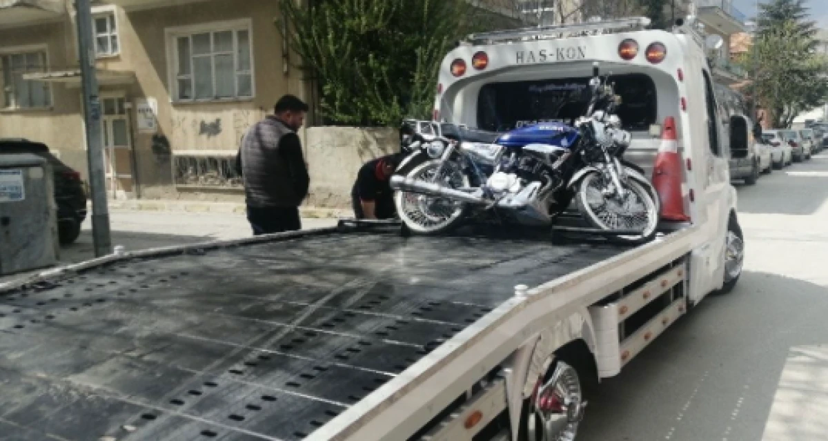 Trafik denetiminde 2 motosiklet s&uuml;r&uuml;c&uuml;s&uuml;ne 254 bin TL ceza