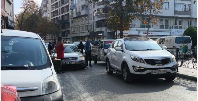 Trafikte kadın kadına kavga