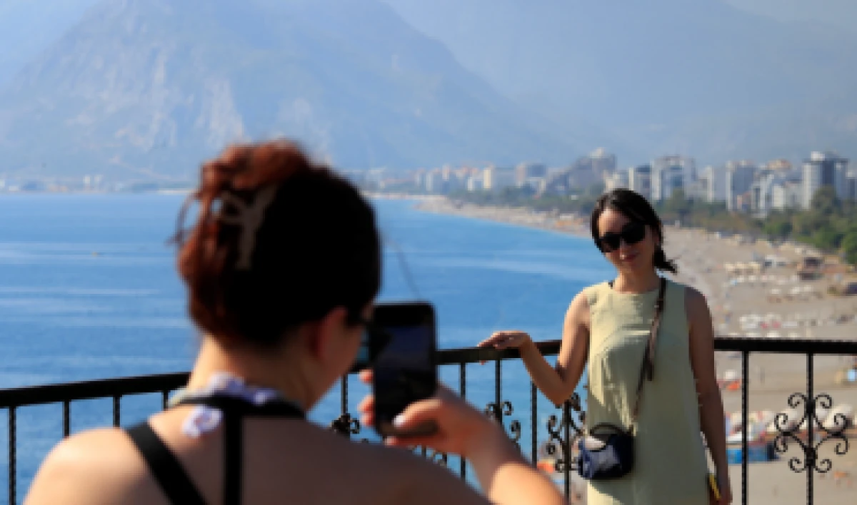 Türkiye kışı yaşarken Antalya’da yaz devam ediyor