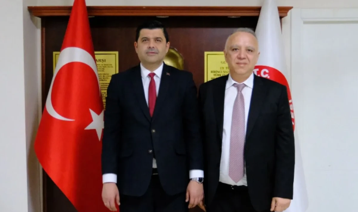 Uluborlulu iş insanları Ramazan sofrasında bir araya geldi