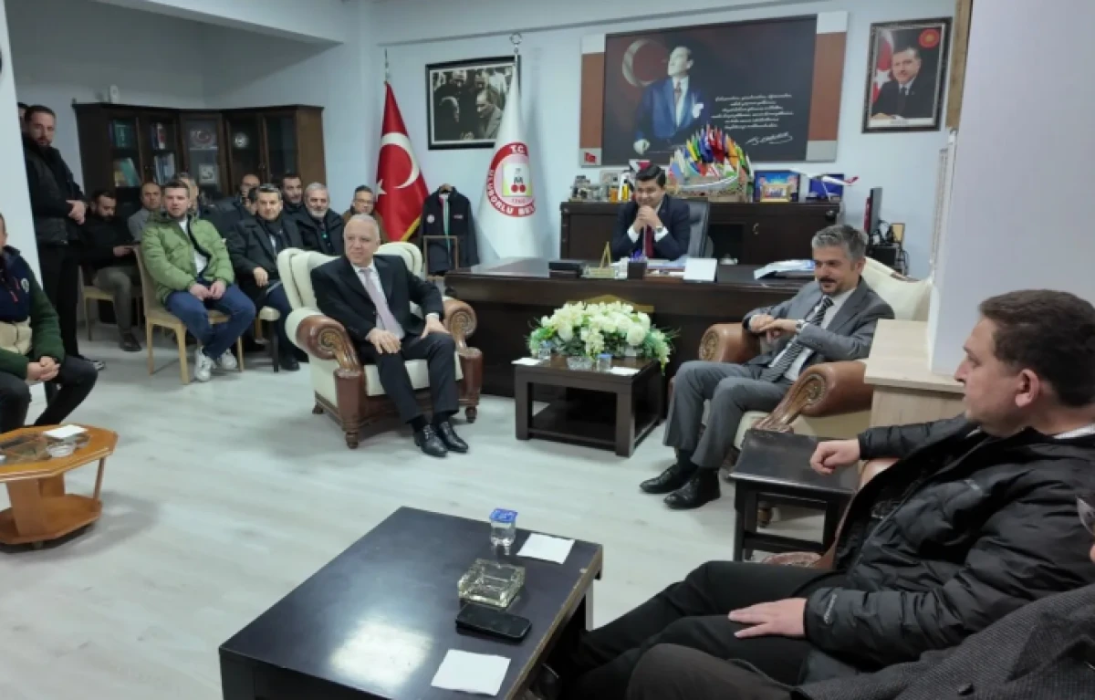 Uluborlulu iş insanları Ramazan sofrasında bir araya geldi