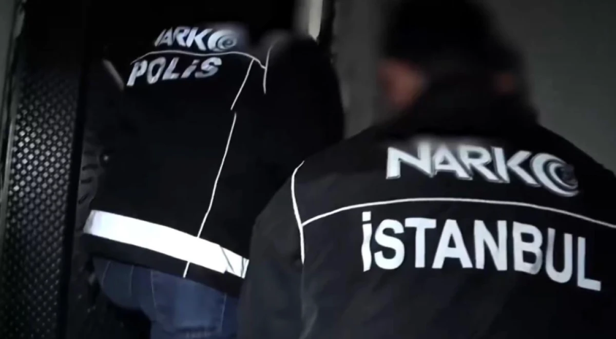 &Uuml;nl&uuml; isimlere uyuşturucu operasyonu: 11 g&ouml;zaltı