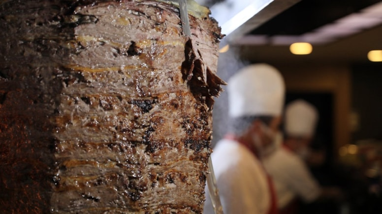 Yıllarca salata hazırlamıştı: Mahkeme dönerci çırağını zengin etti